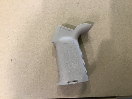 MOE V2 Grip Tan